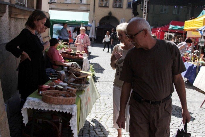 regionalne-przysmaki-i-cuda-na-placu-ratuszowym-foto-48263