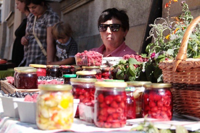 regionalne-przysmaki-i-cuda-na-placu-ratuszowym-foto-48263