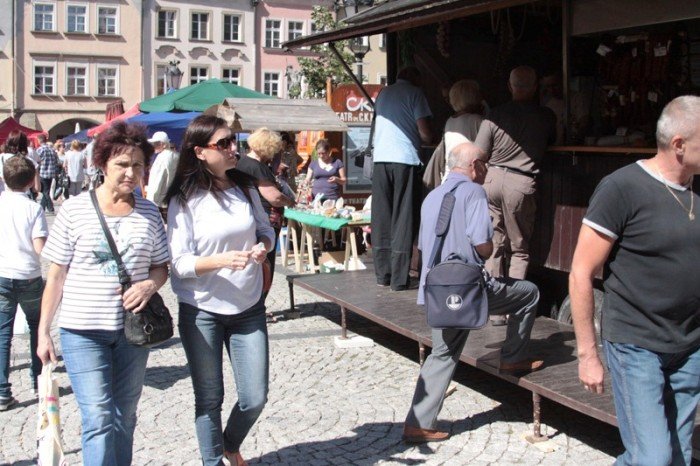 regionalne-przysmaki-i-cuda-na-placu-ratuszowym-foto-48263
