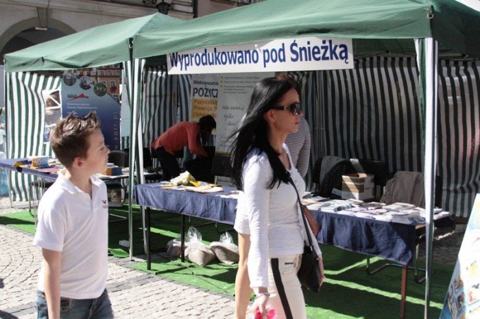 regionalne-przysmaki-i-cuda-na-placu-ratuszowym-foto-48263