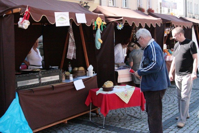 regionalne-przysmaki-i-cuda-na-placu-ratuszowym-foto-48263