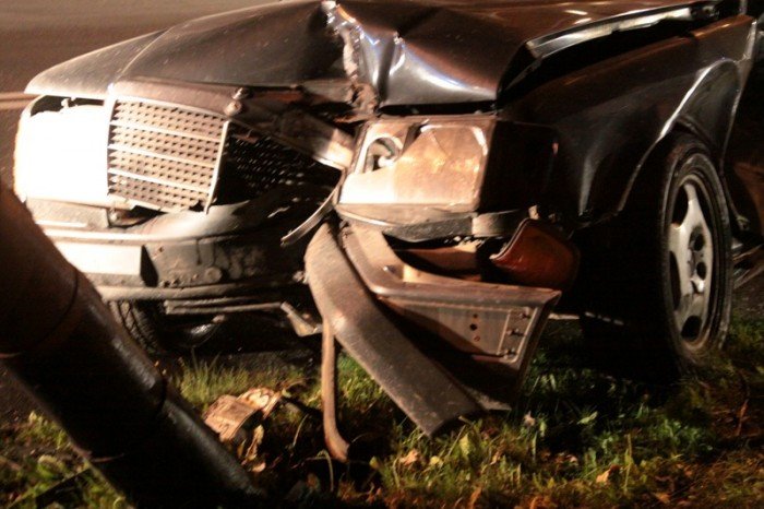 zderzenie-mercedesa-z-autem-policyjnym-foto-48271