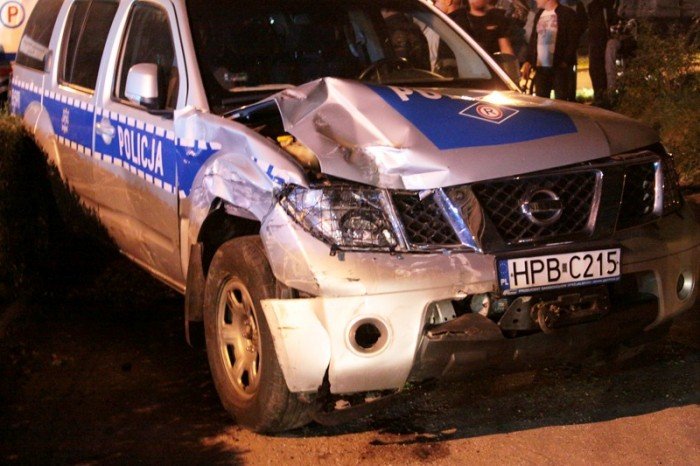 zderzenie-mercedesa-z-autem-policyjnym-foto-48271