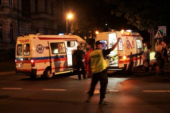 zderzenie-mercedesa-z-autem-policyjnym-foto-48271