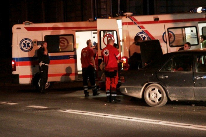 zderzenie-mercedesa-z-autem-policyjnym-foto-48271