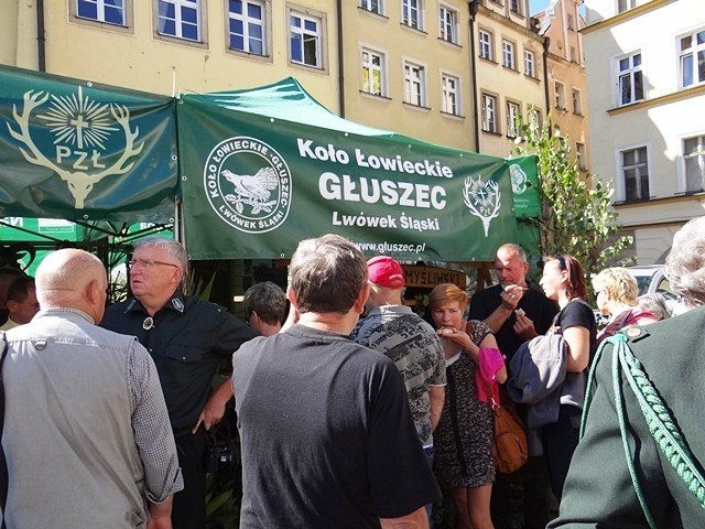 hubertus-na-placu-ratuszowym-swietowali-mysliwi-foto-48273