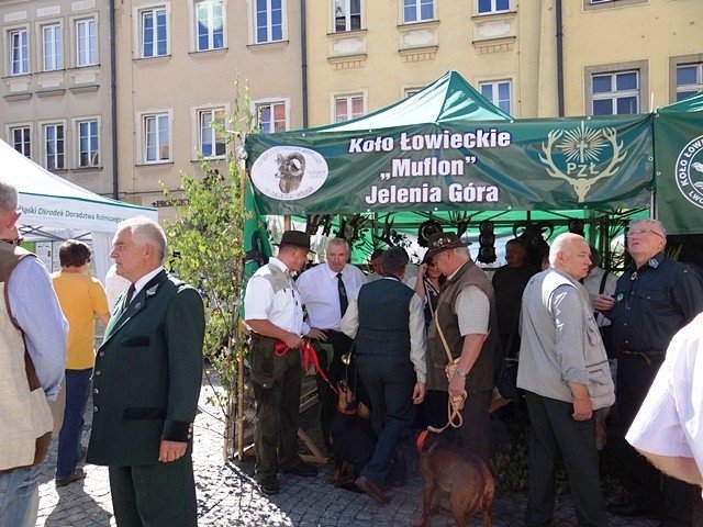 hubertus-na-placu-ratuszowym-swietowali-mysliwi-foto-48273