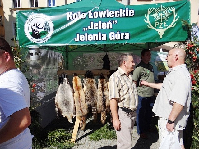 hubertus-na-placu-ratuszowym-swietowali-mysliwi-foto-48273