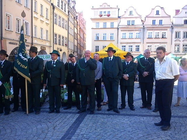 hubertus-na-placu-ratuszowym-swietowali-mysliwi-foto-48273