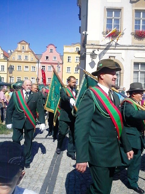 hubertus-na-placu-ratuszowym-swietowali-mysliwi-foto-48273