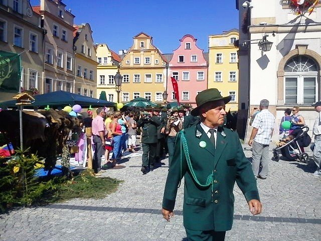 hubertus-na-placu-ratuszowym-swietowali-mysliwi-foto-48273