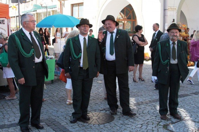 hubertus-na-placu-ratuszowym-swietowali-mysliwi-foto-48273