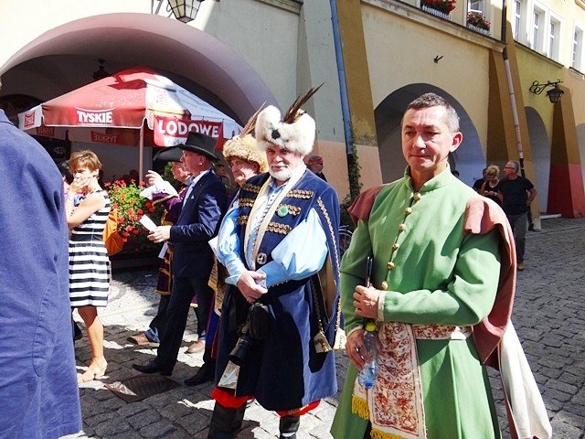 w-pochodzie-przez-miasto-z-fredra-i-jego-dzieami-foto-48274