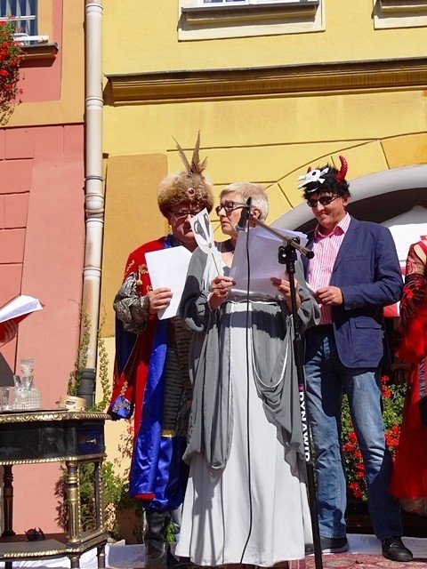 w-pochodzie-przez-miasto-z-fredra-i-jego-dzieami-foto-48274