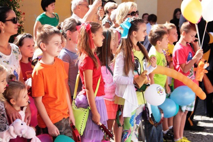 w-pochodzie-przez-miasto-z-fredra-i-jego-dzieami-foto-48274