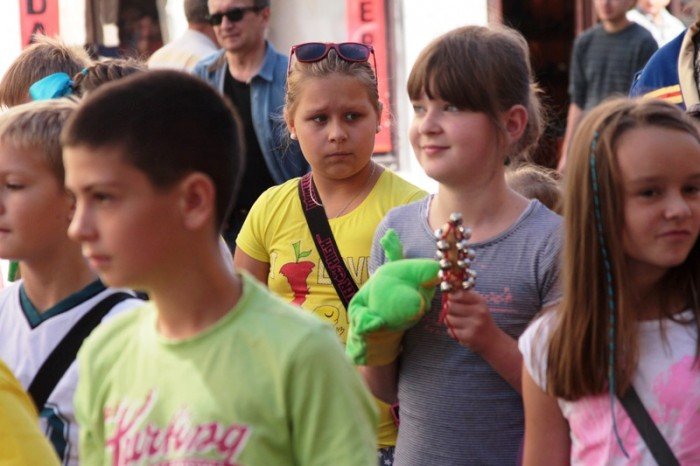 w-pochodzie-przez-miasto-z-fredra-i-jego-dzieami-foto-48274