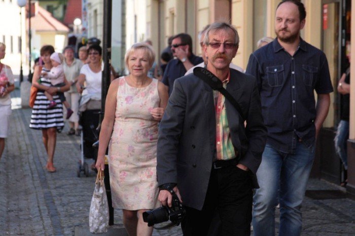 w-pochodzie-przez-miasto-z-fredra-i-jego-dzieami-foto-48274
