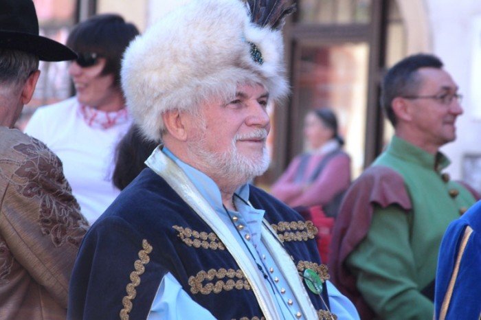 w-pochodzie-przez-miasto-z-fredra-i-jego-dzieami-foto-48274