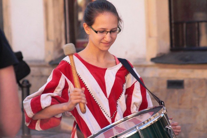 w-pochodzie-przez-miasto-z-fredra-i-jego-dzieami-foto-48274