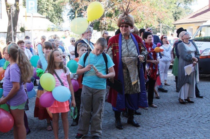 w-pochodzie-przez-miasto-z-fredra-i-jego-dzieami-foto-48274