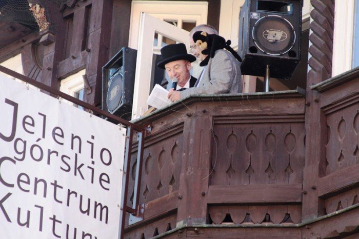 w-pochodzie-przez-miasto-z-fredra-i-jego-dzieami-foto-48274