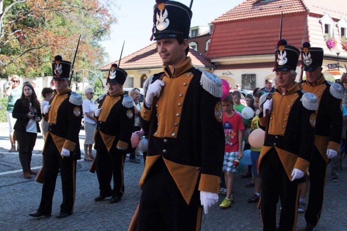 w-pochodzie-przez-miasto-z-fredra-i-jego-dzieami-foto-48274