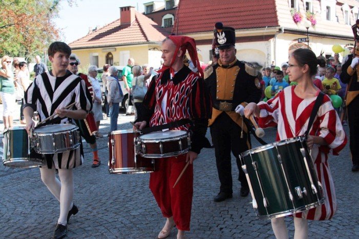w-pochodzie-przez-miasto-z-fredra-i-jego-dzieami-foto-48274