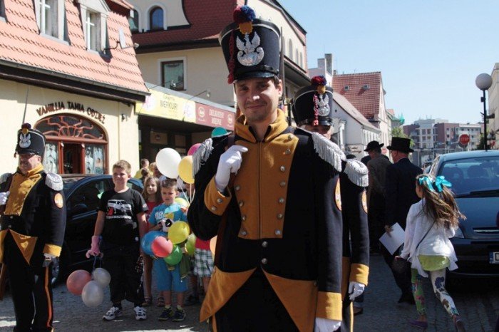 w-pochodzie-przez-miasto-z-fredra-i-jego-dzieami-foto-48274