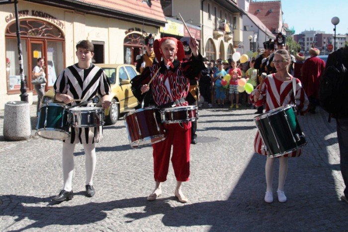 w-pochodzie-przez-miasto-z-fredra-i-jego-dzieami-foto-48274