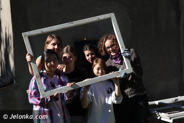 modzi-ze-swiata-pomagaja-w-janowickiej-lecznicy-foto-48286