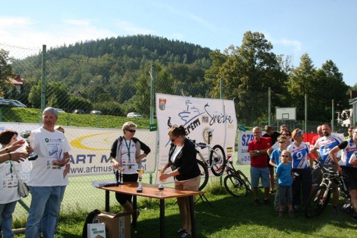 pokonali-siebie-pomogli-innym-czyli-rowerem-na-sniezke-foto-48294