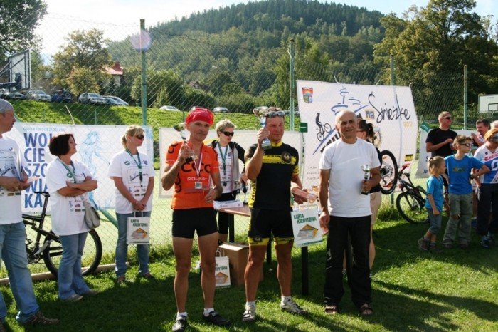 pokonali-siebie-pomogli-innym-czyli-rowerem-na-sniezke-foto-48294