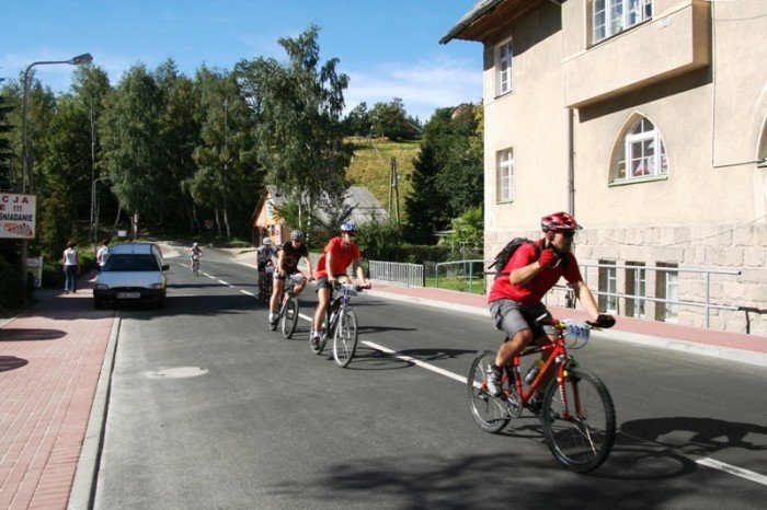 pokonali-siebie-pomogli-innym-czyli-rowerem-na-sniezke-foto-48294