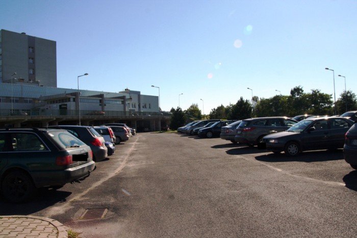 brakuje-parkingu-dla-pacjentow-i-ich-rodzin-foto-48399