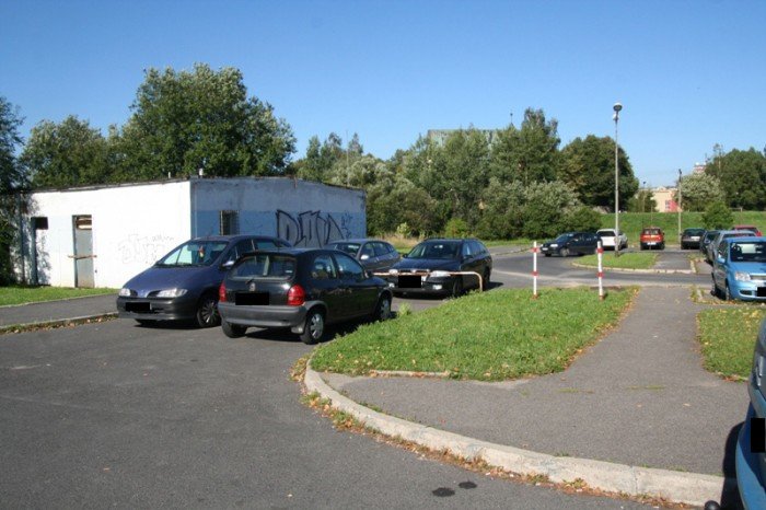 brakuje-parkingu-dla-pacjentow-i-ich-rodzin-foto-48399