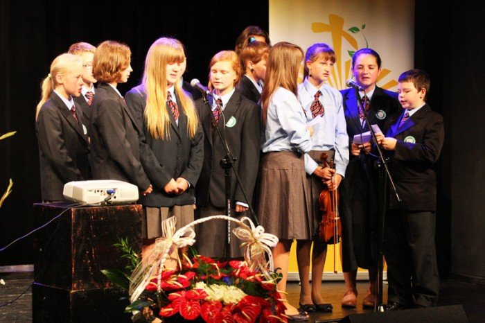 katolickie-gimnazjum-rozpoczeo-rok-szkolny-foto-48412