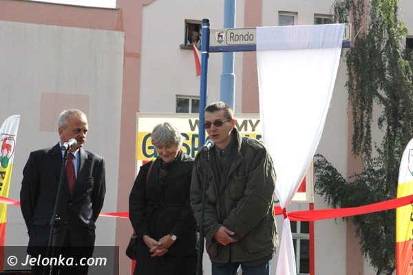 duch-barei-odsoni-tablice-na-rondzie-jego-imienia-foto-48486