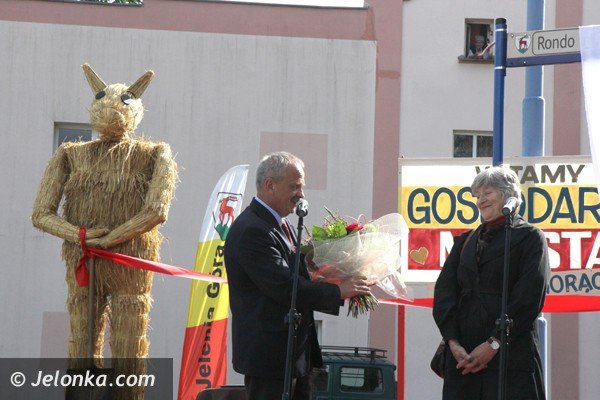 duch-barei-odsoni-tablice-na-rondzie-jego-imienia-foto-48486