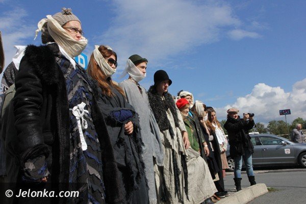 duch-barei-odsoni-tablice-na-rondzie-jego-imienia-foto-48486