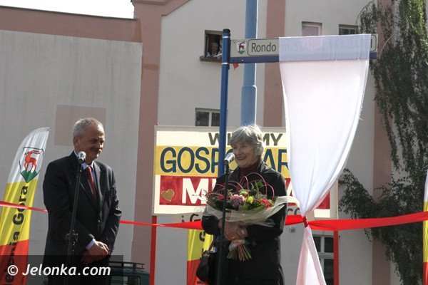 duch-barei-odsoni-tablice-na-rondzie-jego-imienia-foto-48486
