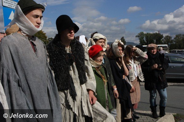 duch-barei-odsoni-tablice-na-rondzie-jego-imienia-foto-48486