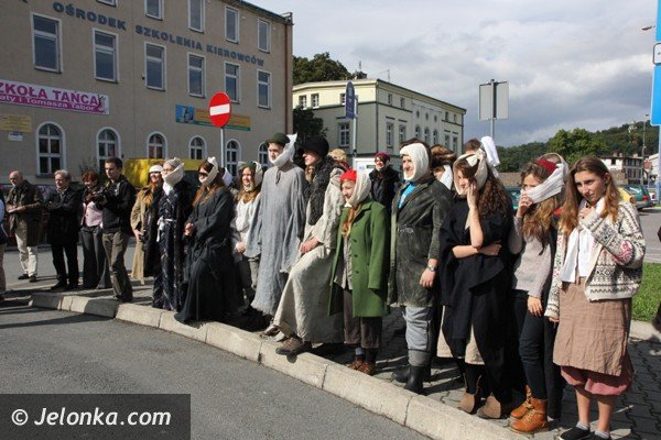 duch-barei-odsoni-tablice-na-rondzie-jego-imienia-foto-48486