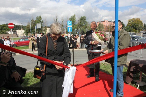 duch-barei-odsoni-tablice-na-rondzie-jego-imienia-foto-48486