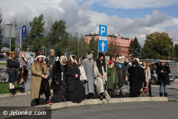 duch-barei-odsoni-tablice-na-rondzie-jego-imienia-foto-48486