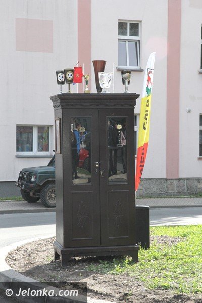 duch-barei-odsoni-tablice-na-rondzie-jego-imienia-foto-48486