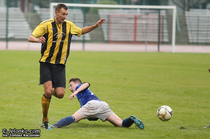 granica-pograzya-sie-przy-zotniczej-foto-48508