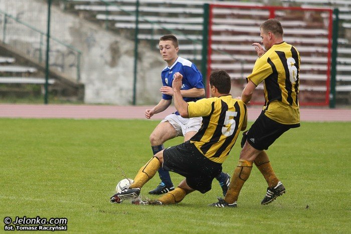granica-pograzya-sie-przy-zotniczej-foto-48508