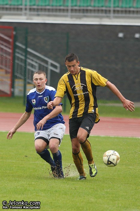 granica-pograzya-sie-przy-zotniczej-foto-48508