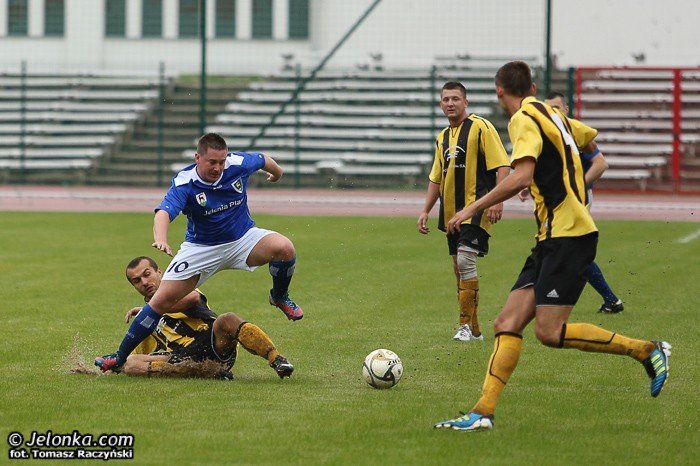 granica-pograzya-sie-przy-zotniczej-foto-48508