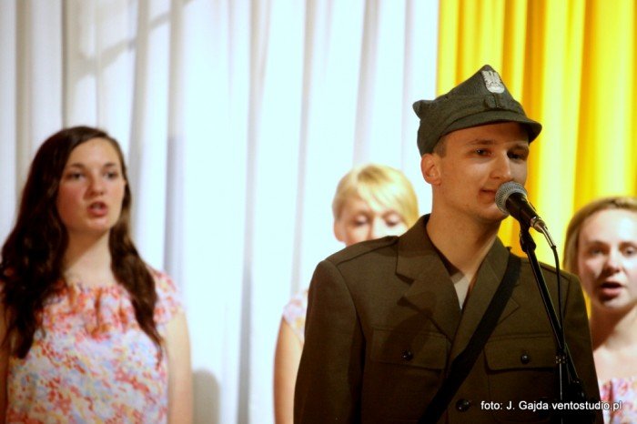 widowisko-artystyczne-i-festyn-w-maej-kamienicy-foto-48512